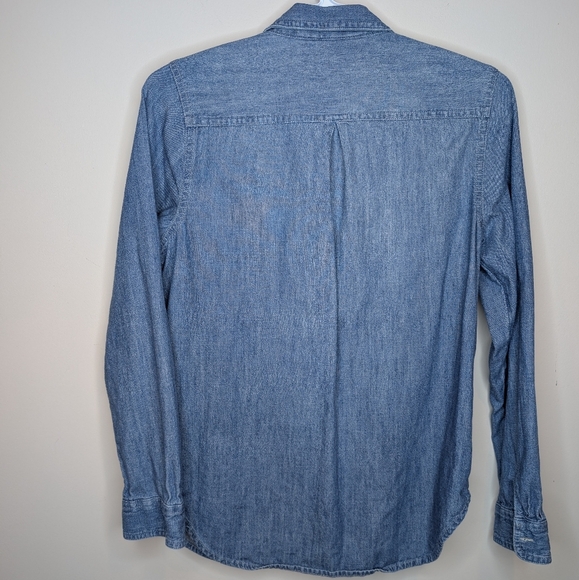 Old Navy The Classic Shirt Blue Denim Button-Up Top Women Small - Picture 2 of 9